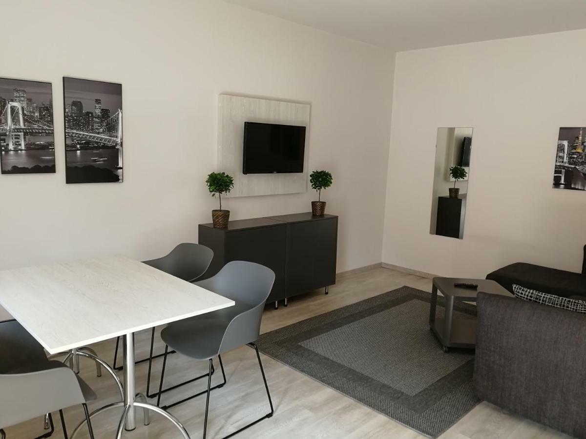 Ovar Apartman Mosonmagyarovar Bagian luar foto
