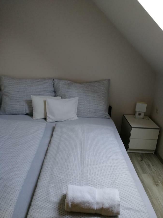 Ovar Apartman Mosonmagyarovar Bagian luar foto