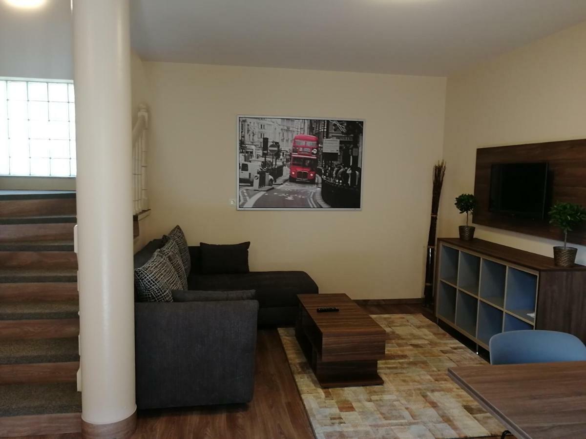 Ovar Apartman Mosonmagyarovar Bagian luar foto